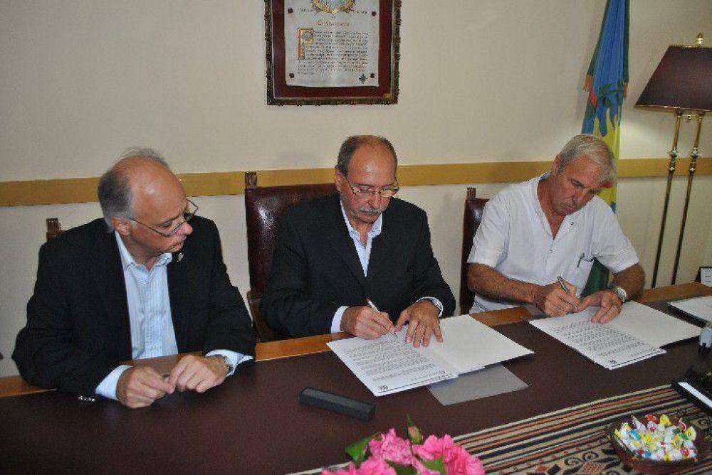EL HOSPITAL SERA UNIDAD DOCENTE ASISTENCIAL: El Intendente firm� ayer convenios con la Facultad de Ciencias M�dicas de la UNLP
