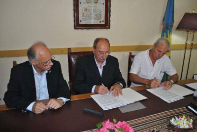 EL HOSPITAL SERA UNIDAD DOCENTE ASISTENCIAL: El Intendente firm� ayer convenios con la Facultad de Ciencias M�dicas de la UNLP
