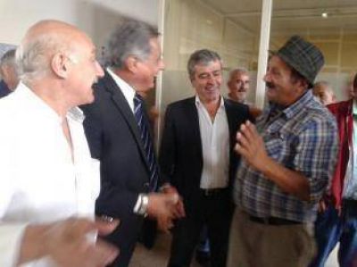 Sonrisas entre el peronista Olea y el radical Cano