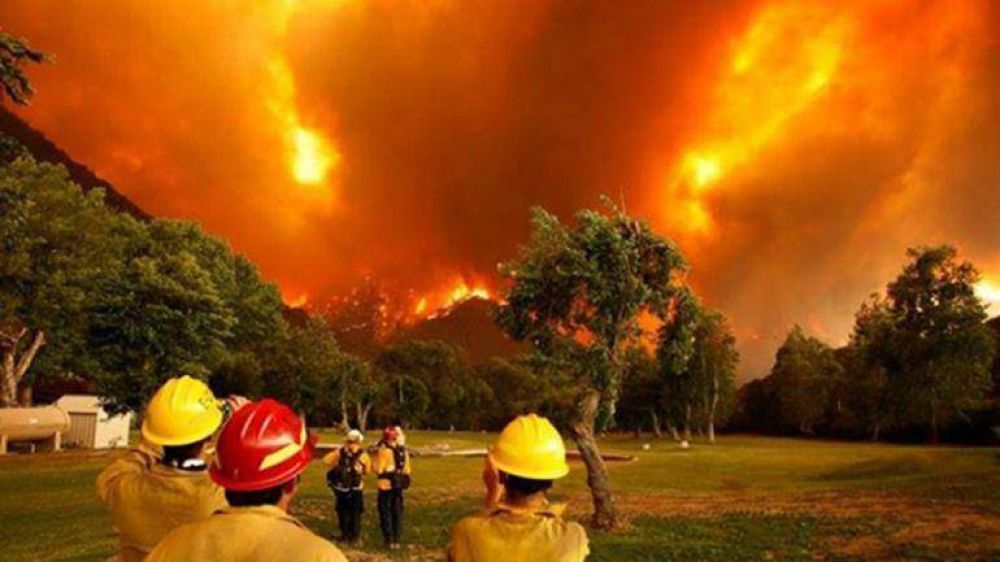 Por un nuevo foco de incendio en Chubut ordenan evacuar una villa de Lago Puelo