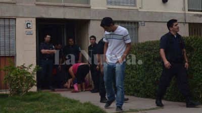 Dicen que mat� de un disparo a una persona que habr�a intentado agredir a su mujer