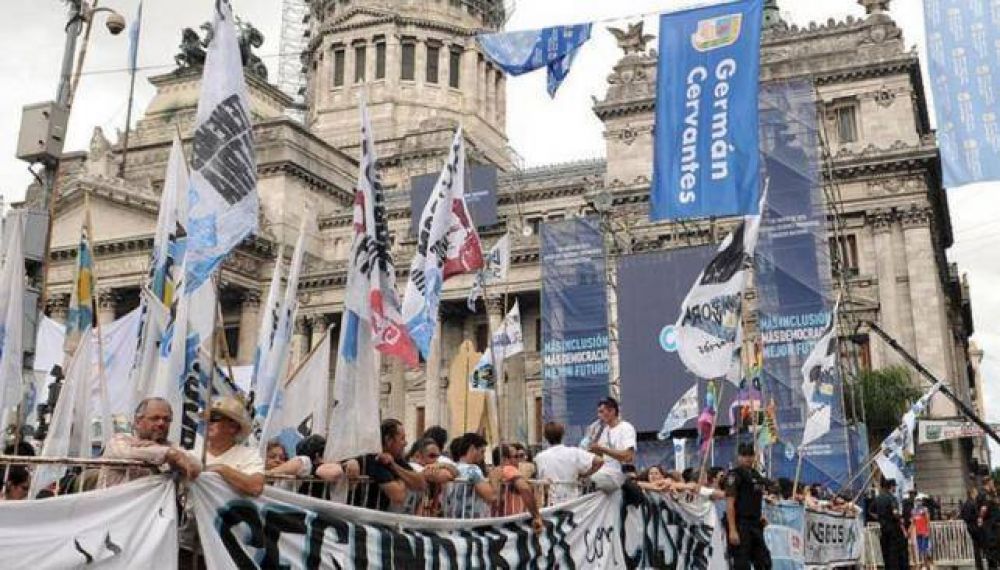 Unos 30 colectivos con militantes cordobeses fueron al acto de CFK