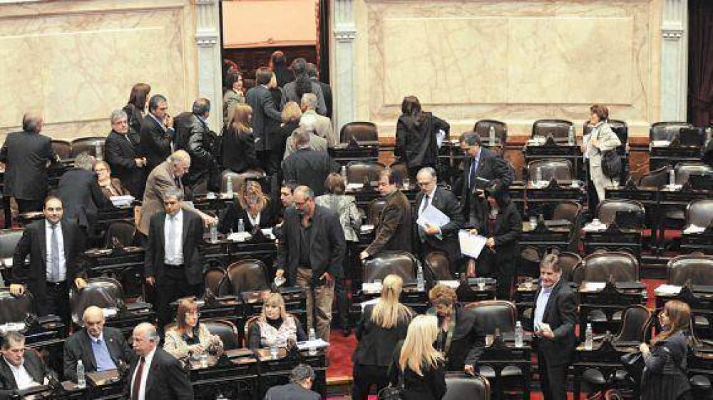 La oposici�n amenaza con dejar el recinto ante un 