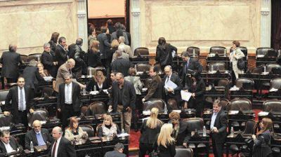 La oposici�n amenaza con dejar el recinto ante un 