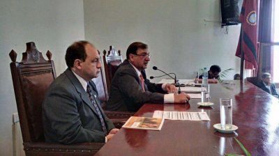 Isa anunci� que los empleados municipales tendr�n un 25% de aumento