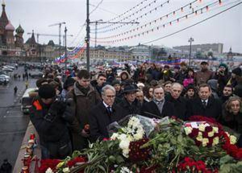 En shock y llena de dudas, la oposici�n rusa se moviliza por la muerte del rival de Putin