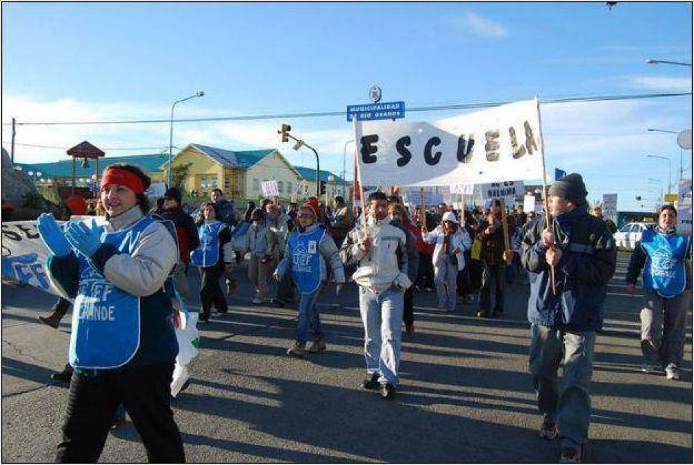 El paro del SUTEF complica el inicio de clases