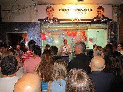 Adri�n P�rez inaugur� un local del Frente Renovador en Villa Martelli
