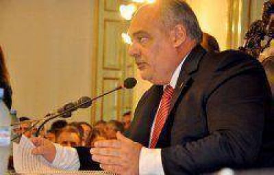 La Provincia valor� el acuerdo docente y el inicio de clases sin paros