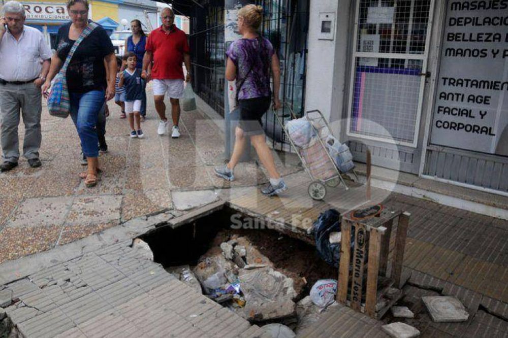 Assa dice que los desag�es de lluvia causan los socavones