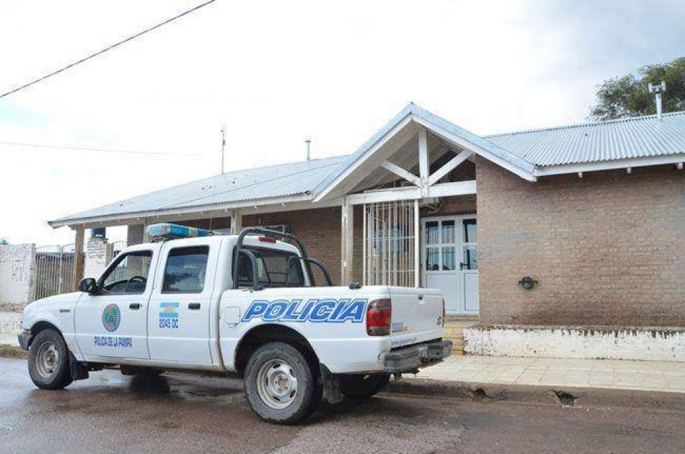 Joven apu�alado, arrebato a dos chicas, asalto a otro taxista y vuelco en la avenida Per�n