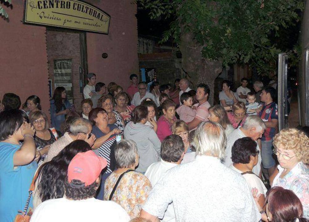 JUBILADOS ZARATE�OS VIAJARON A EMBALSE EN C�RDOBA