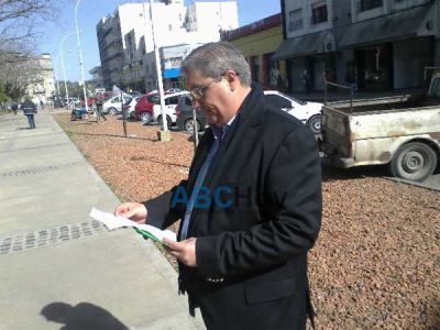 Los 364 cheques sin fondos del escribano