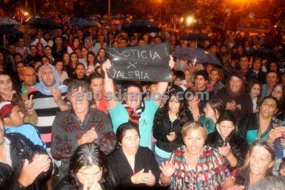 Indignaci�n, impotencia, destrozos y pedido de justicia por Valeria