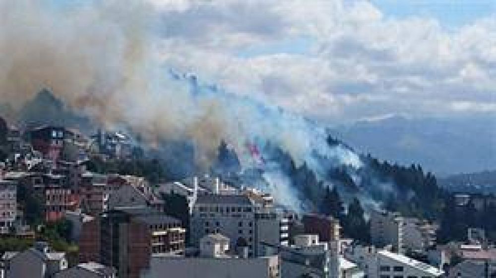 Cuatro horas dram�ticas en Bariloche por un incendio que logr� controlarse