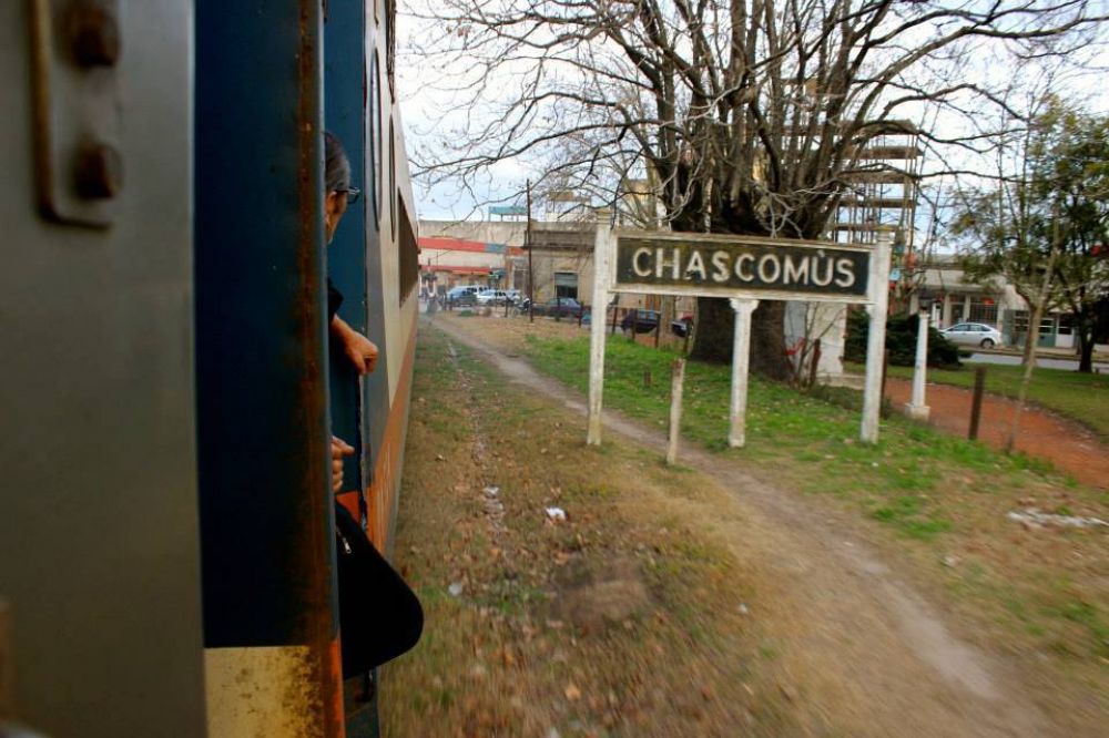 PERTUSI EN FERROBARIES: Expuso la situaci�n de abandono de la traza desactivada y los notific� de la ordenanza intimando a su regularizaci�n