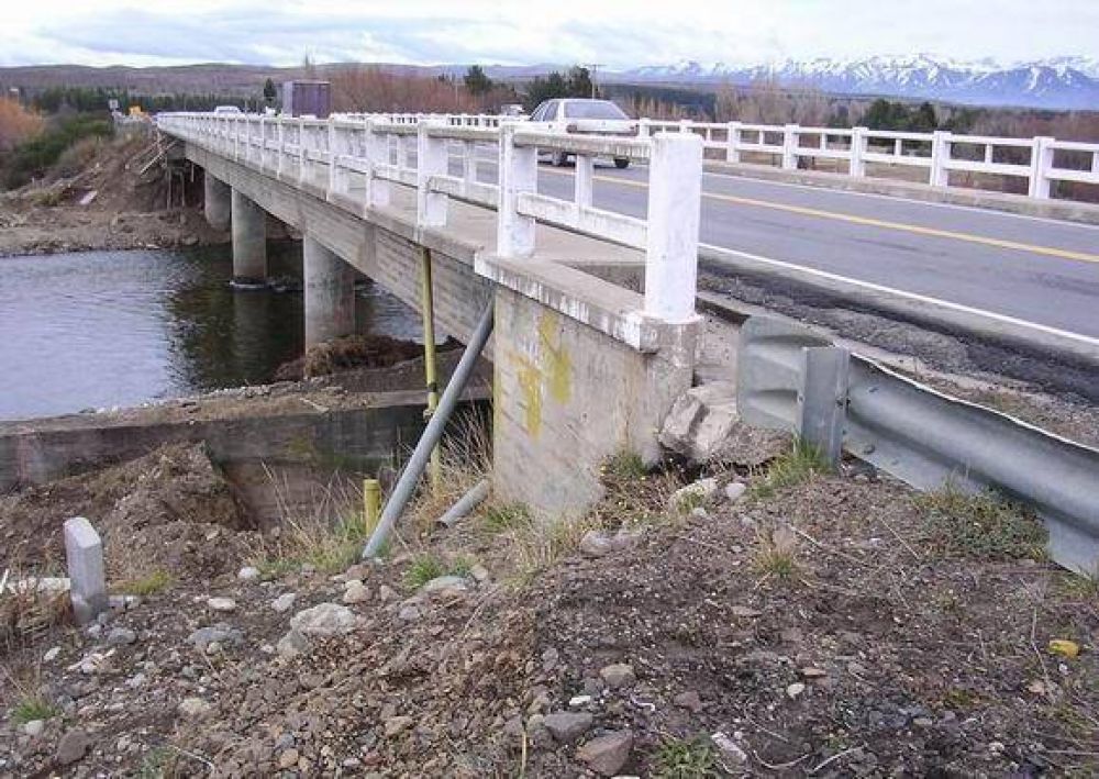 Al final, suspenden la reparaci�n del puente