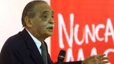El homenaje de la Juventud Radical de la Sexta al fiscal Strassera