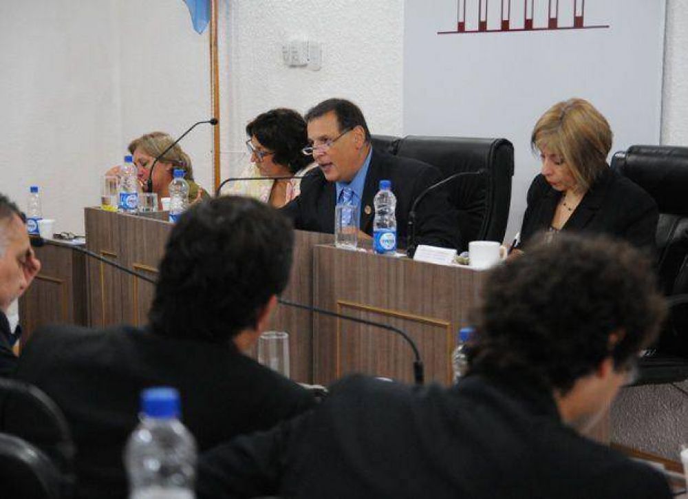 Sin anuncios, Ponce abri� las sesiones del Concejo