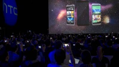 Samsung lanz� un celular con pantalla curva en ambos bordes