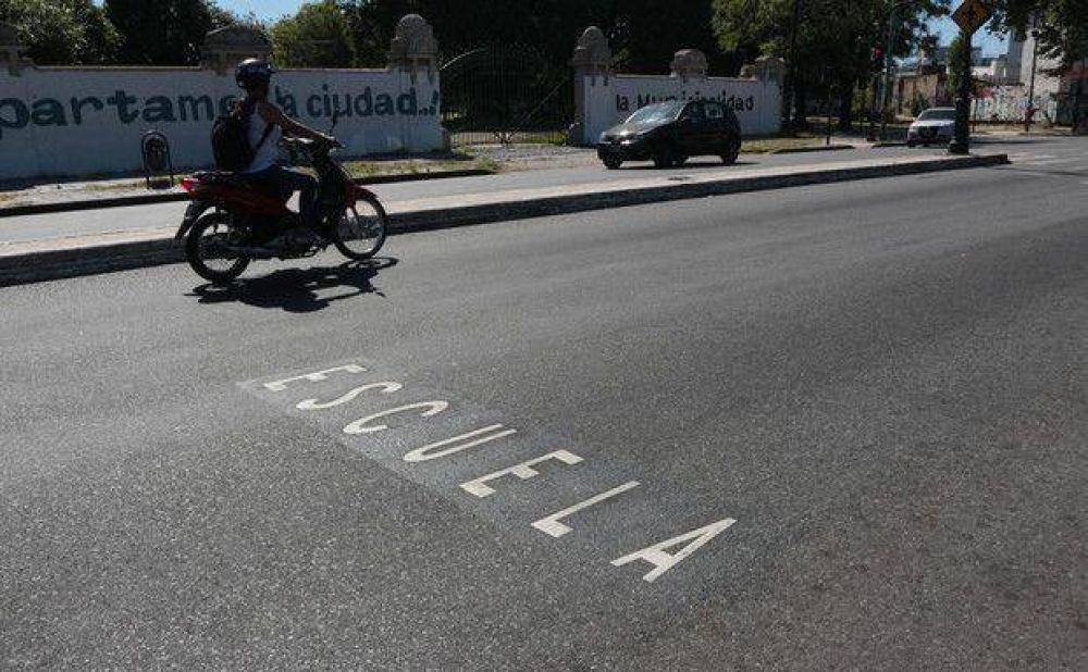Refuerzan se�alizaci�n vial en las escuelas y hospitales