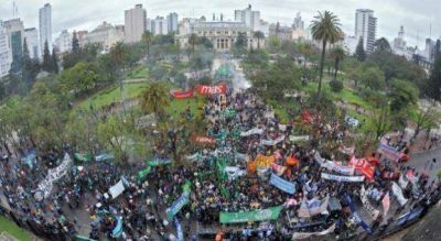 Tras rechazo salarial, los gremios de la CTA Aut�noma marchar�n hoy a Casa de Gobierno