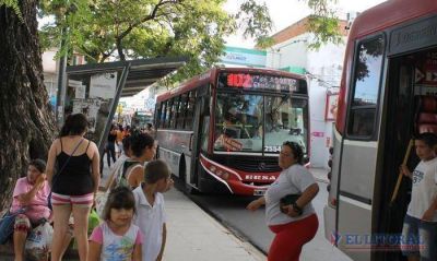 Los tarjeteros de la calle La Rioja ser�n reubicados en otros lados a fin de mes