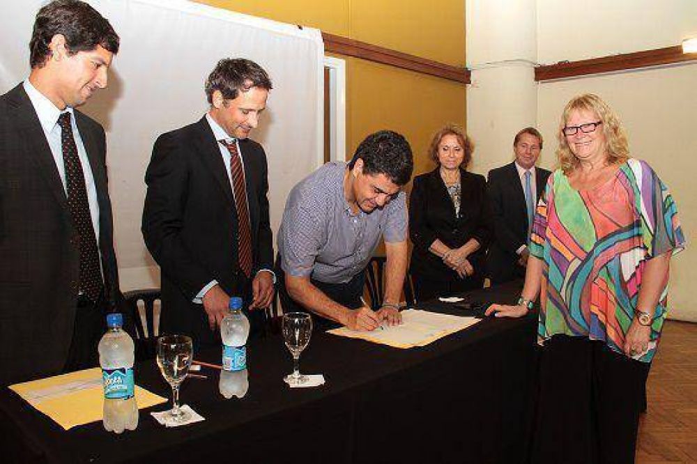 Entregaron escrituras de manera gratuita a familias de Vicente L�pez