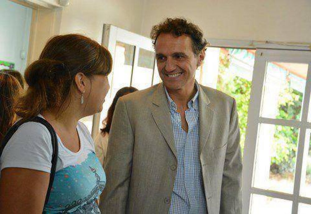 Katopodis acompañó a la comunidad educativa en el inicio del ciclo lectivo