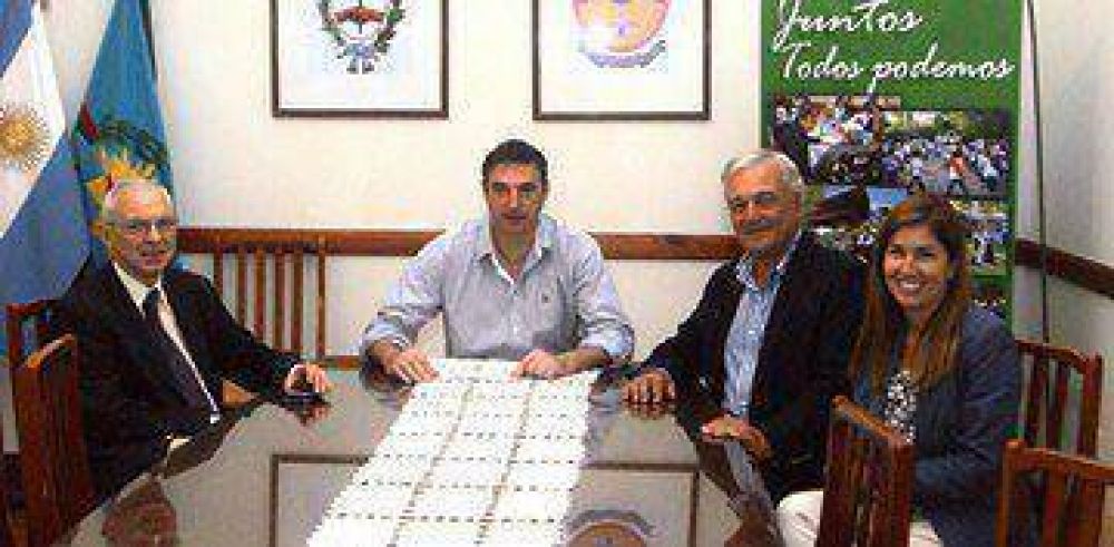 EL INTENDENTE LUCIANI SE REUNI� CON AUTORIDADES DE AUSTRAL SALUD 