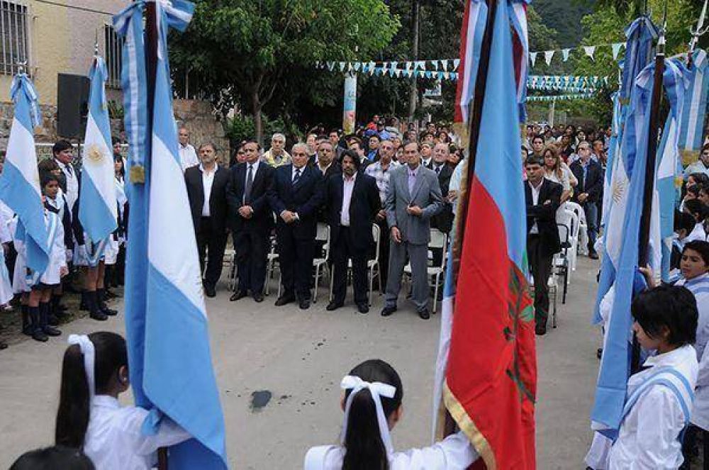 El ministro Ariza inaugur el ciclo lectivo 2015 en El Rodeo
