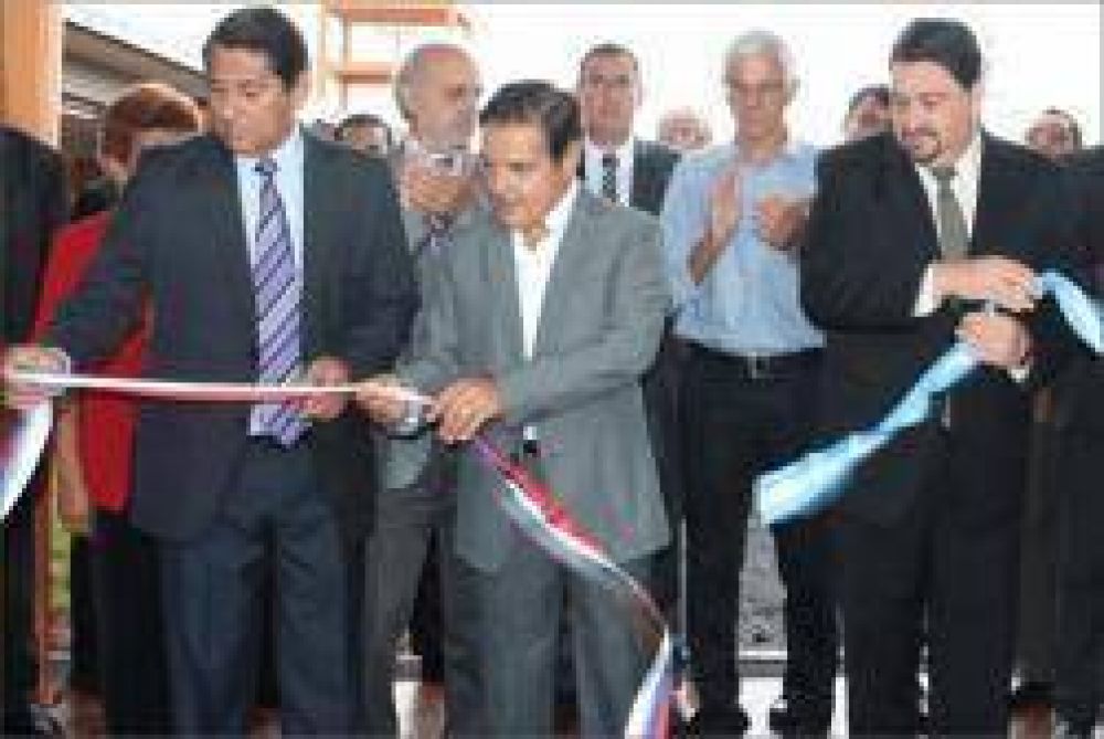 Inauguran escuelas con el inicio de clases en toda la provincia