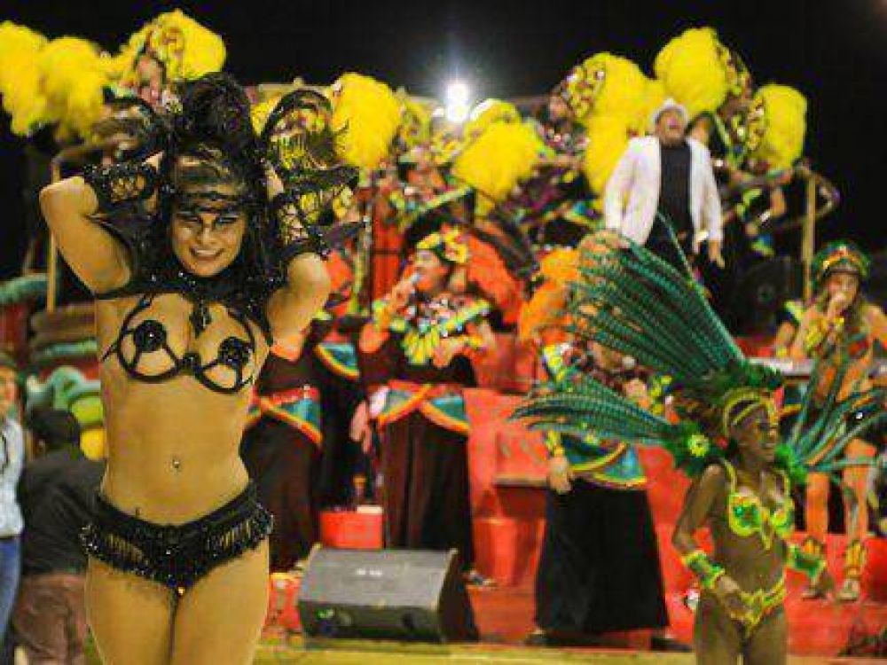 Carnaval de Gualeguaych: Cubrieron los gastos de las comparsas y del Corsdromo 