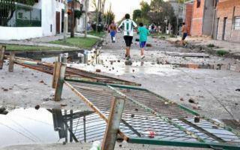 Violencia en el ftbol de ascenso: Barras de Laferrere se enfrentaron con la polica