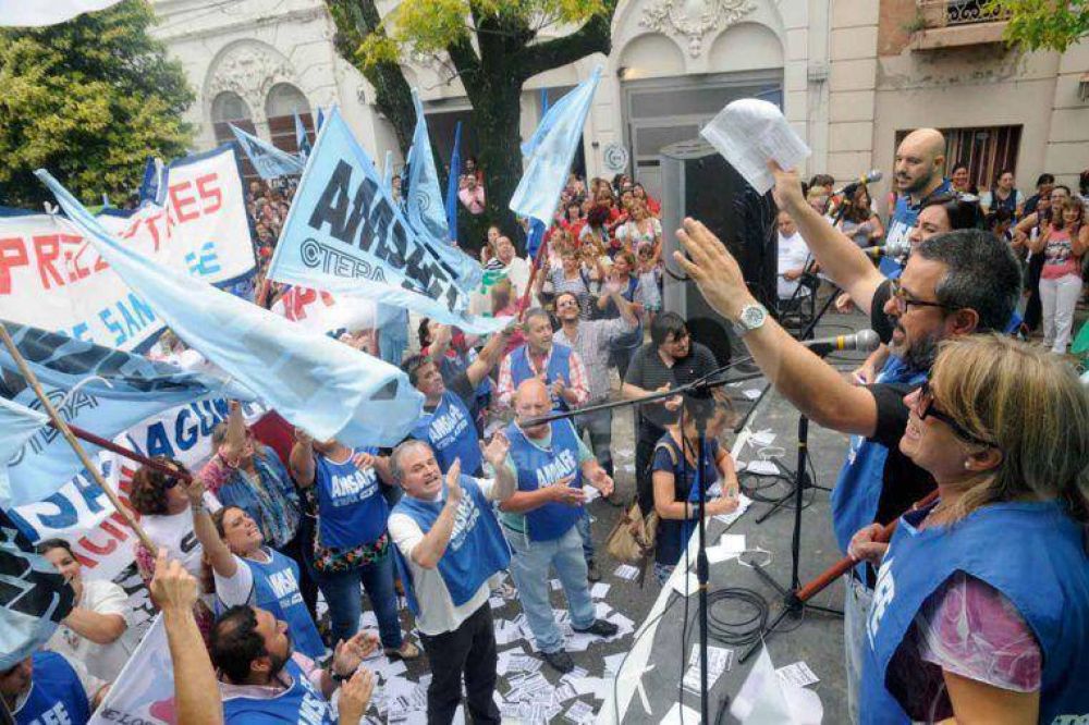 El mi�rcoles empiezan las clases, pero los paros continuar�n la semana pr�xima