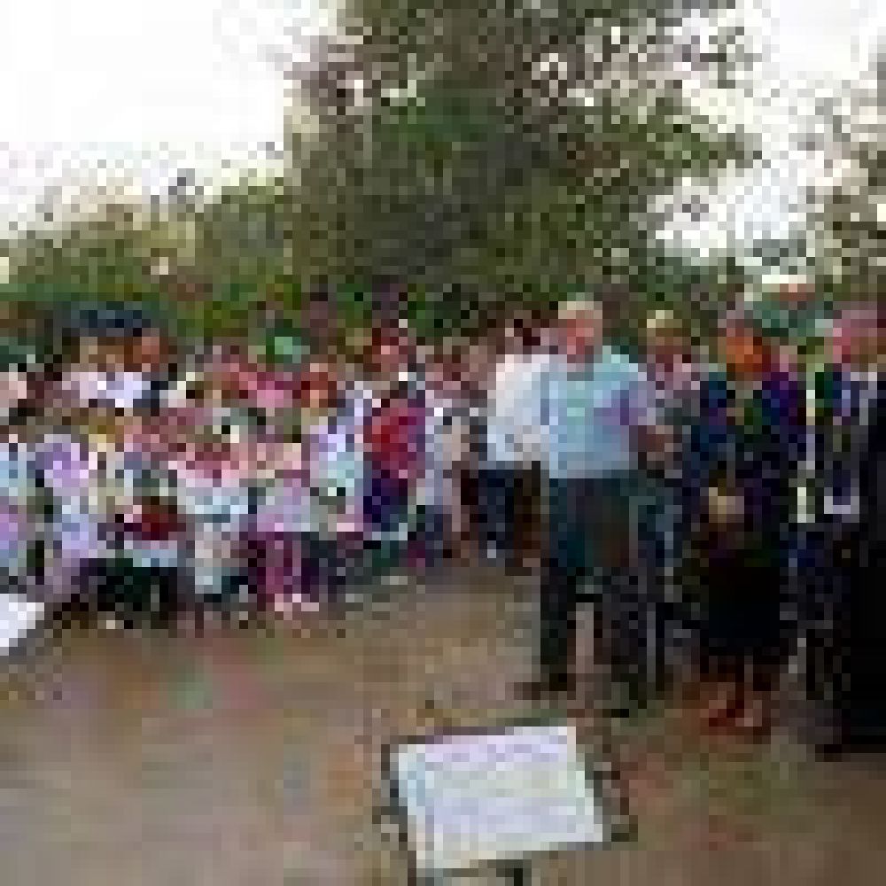Acto por el inicio de clases en Ram�n Santamarina