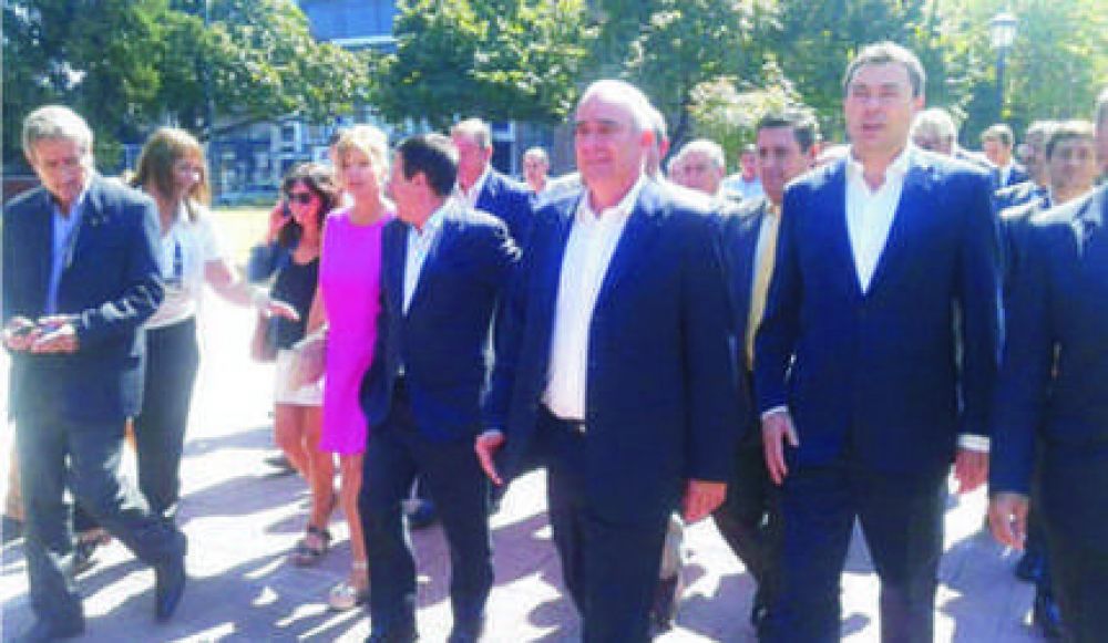 Echeverr�a junto a Scioli en su �ltimo discurso como gobernador