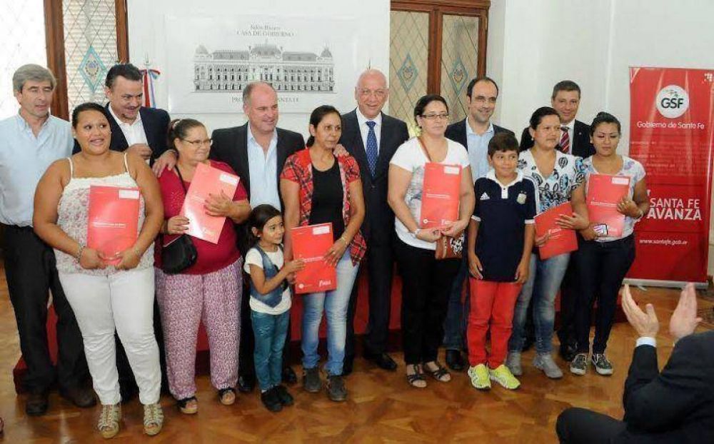 Plan Abre: Avanzan obras integrales en el complejo Fonavi de Acer�a