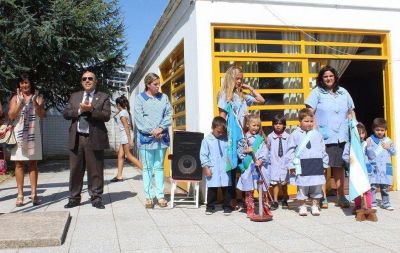 EL INTENDENTE PAREDI INAUGUR� EL CICLO LECTIVO 2015 EN EL JARD�N N� 902 DE PIR�N