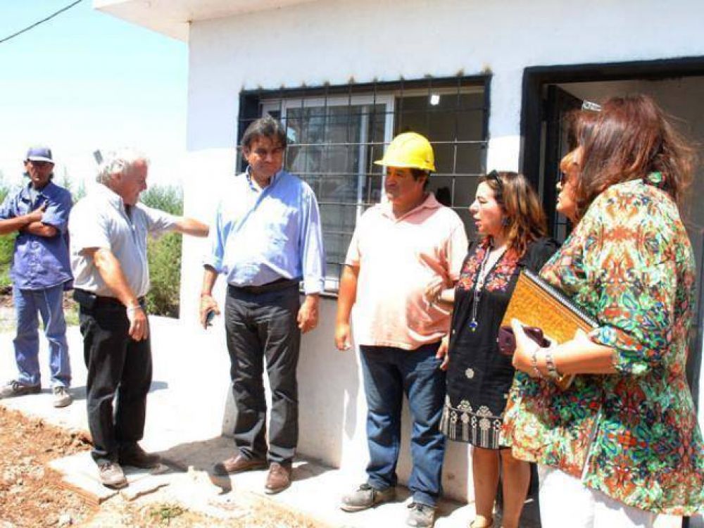 Construyen mil viviendas
