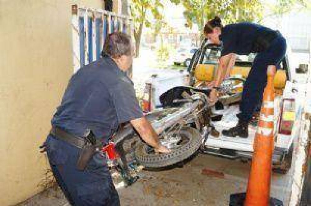 Adelanto: Dos personas murieron al ser atropelladas por un cami�n