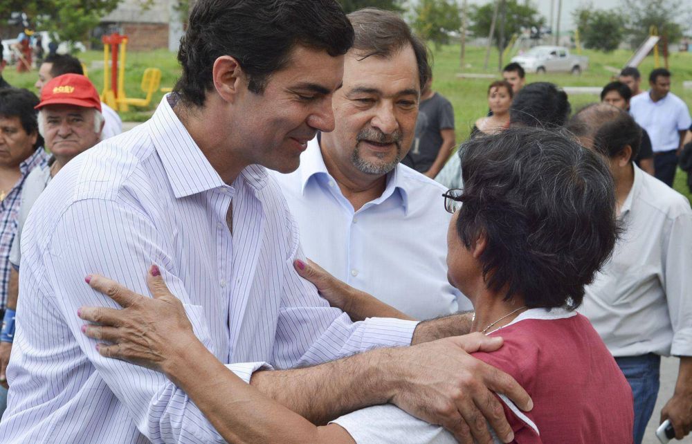 Caminata de Urtubey por el barrio Santa Ana