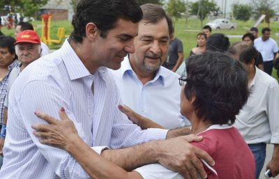 Caminata de Urtubey por el barrio Santa Ana