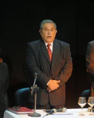 En su �ltimo discurso, Toledo anunci� el pase a planta de 300 contratados
