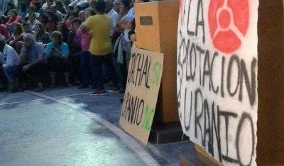 Contin�a la pol�mica y se viene otra asamblea en J�chal por el uranio