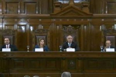En la apertura del a�o judicial, Lorenzetti record� a Nisman y advirti� que 