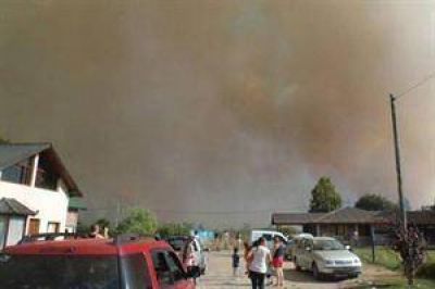 En Chubut el fuego sigue sin control y Chile env�a helic�pteros para combatir los incendios
