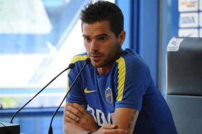 Con gastroenteritis, Fernando Gago se retir� del club sin entrenarse con sus compa�eros