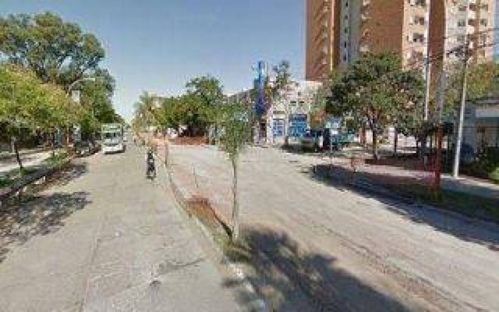 Muri� frente al hospital