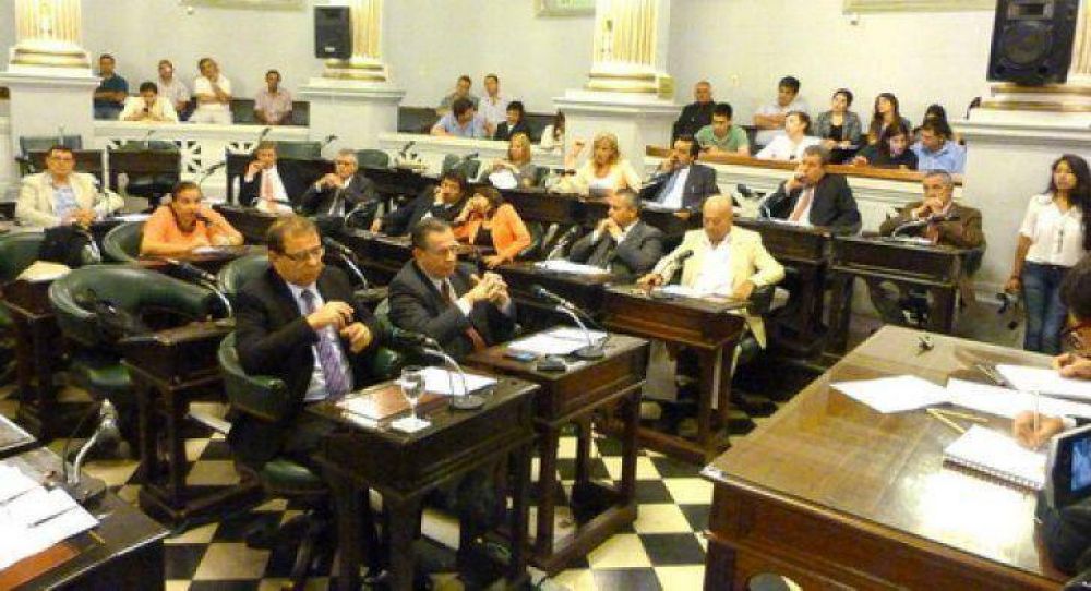 Sesionan diputados